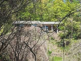 10Th, SOUTH PITTSBURG, TN 37380