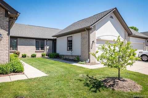 13524 HIGHLAND Circle, Sterling Heights, MI 48312
