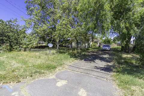 1938 W Stewart Avenue, Medford, OR 97501