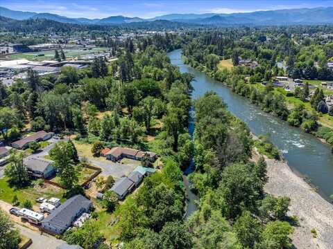 526 Edgewater Drive, Grants Pass, OR 97527