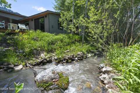 725 & 727 CACHE CREEK Drive, Jackson, WY 83001