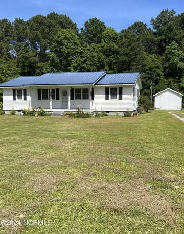 659 Harkers Island Road, Beaufort, NC 28516