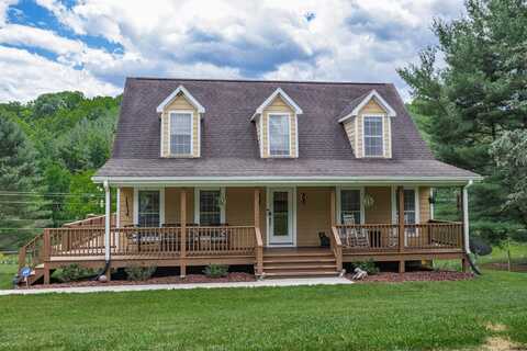 25 McCormick Ln, Lexington, VA 24450