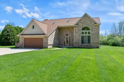 12438 N Portland Ave, Mequon, WI 53092