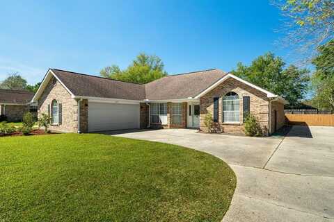 607 Country Club Dr., Picayune, MS 39466