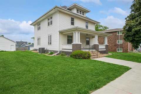 103 3rd Avenue, Newhall, IA 52315