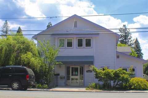 725 Pine St, Mount Shasta, CA 96067