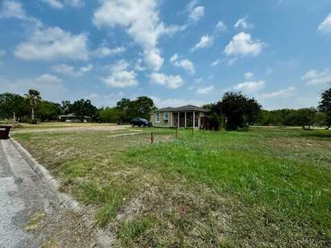 176 W D Avenue, Kingsville, TX 78363