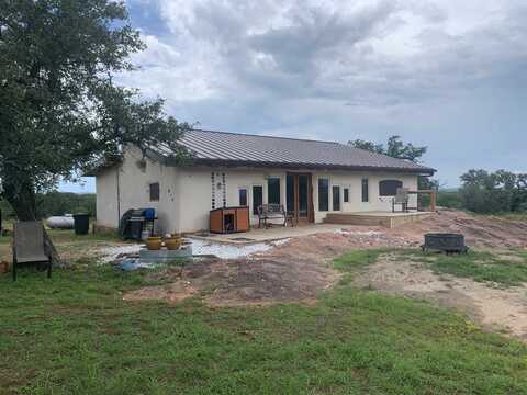 443 Wild Oaks Drive, Llano, TX 78643