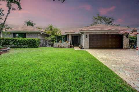 8577 NW 51st Pl, Coral Springs, FL 33067