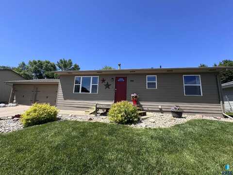 508 W 7th St, Lennox, SD 57039