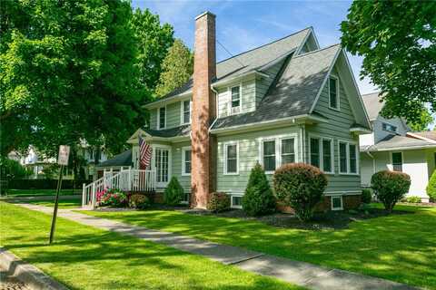 12 Elm Street, Le Roy, NY 14482