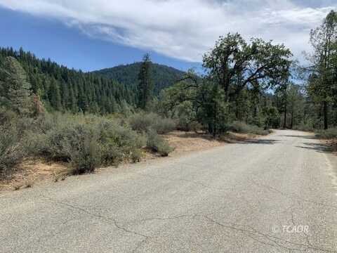 1300 East Fork Rd, Coffee Creek, CA 96091