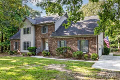 6001 Greystone Drive, Matthews, NC 28104