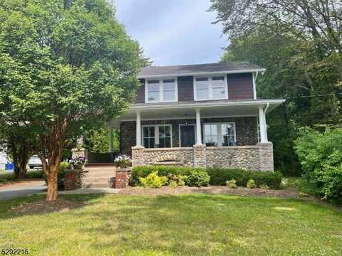 138 Chestnut Ridge Rd, Saddle River, NJ 07458