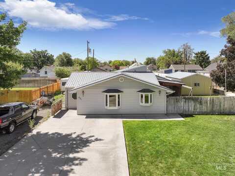 621 5th St, Filer, ID 83328