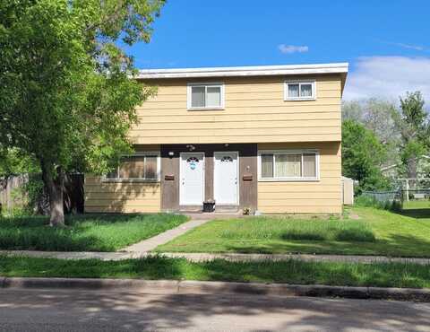 304 21st St, Minot, ND 58703