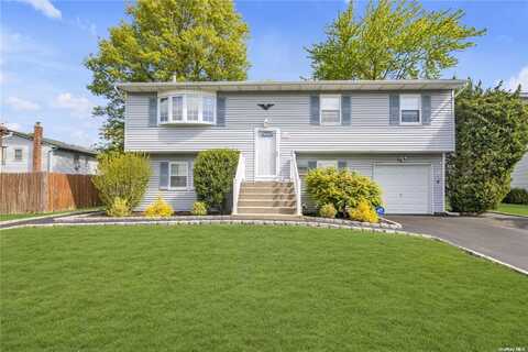 7 S Shore Court, Islip, NY 11751