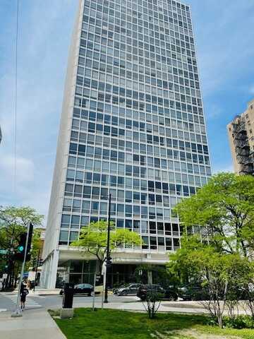 2400 N Lakeview Avenue, Chicago, IL 60614