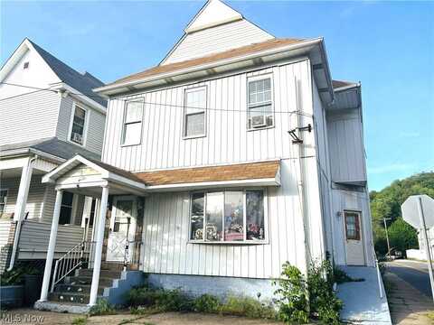 606 Ridge Avenue, New Cumberland, WV 26047