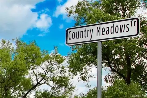 560 COUNTRY MEADOWS Trail, Ortonville, MI 48462