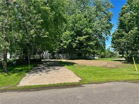 375 3rd Avenue N, Isle, MN 56342