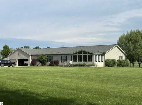 2642 Ward Road, Winn, MI 48896