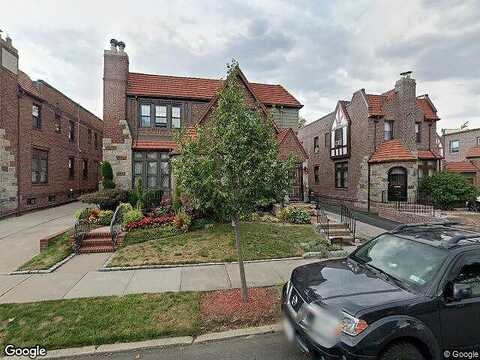 217Th, BAYSIDE HILLS, NY 11364