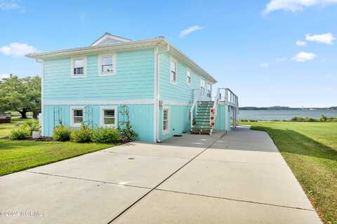 171 Hall Point Road, Sneads Ferry, NC 28460