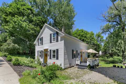 52 Goodrich St, Hinsdale, MA 01235