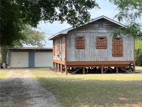 613 W Market Street, Sinton, TX 78387