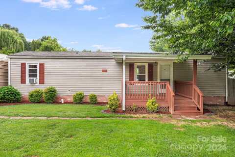 46 Government Street, Waynesville, NC 28786