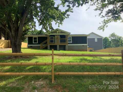 25 Marion Road, Leicester, NC 28748