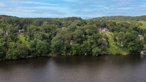 65 Bankside Trail, Newtown, CT 06482