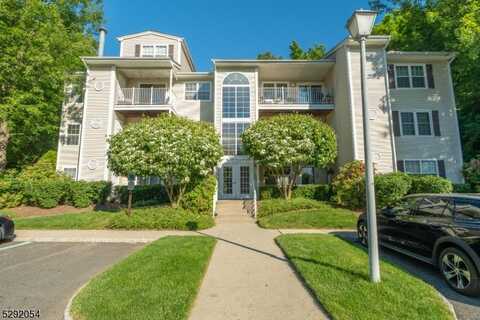 78 Brookside Ln, Mount Arlington, NJ 07856