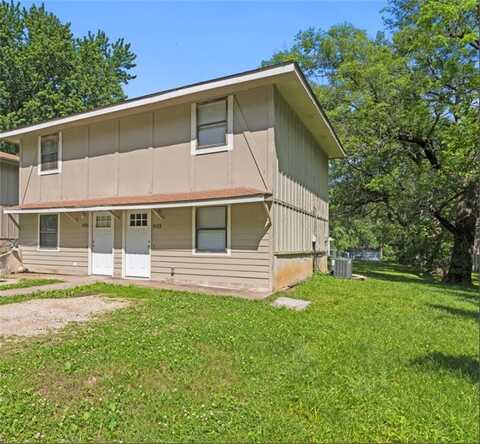 1921 Cleveland Terrace, Leavenworth, KS 66048