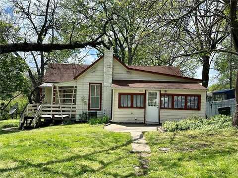 2410 S 14th Street, Leavenworth, KS 66048