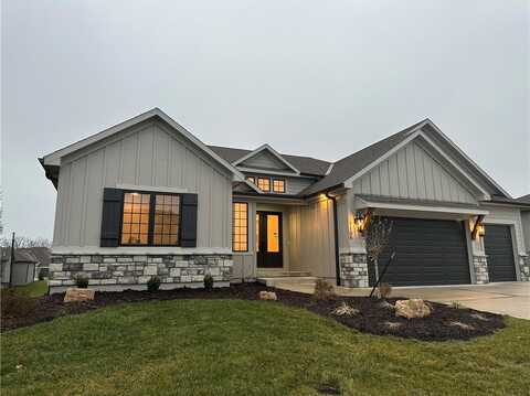 1105 Hummingbird Court, Greenwood, MO 64034