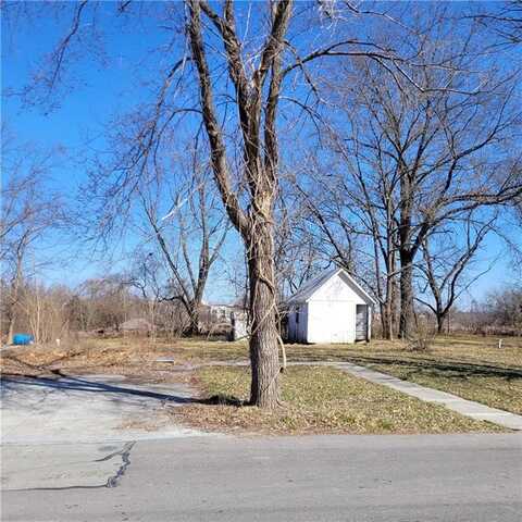 300 SE 8th Street, Oak Grove, MO 64075