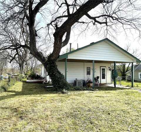 1032 Walnut Avenue, Osawatomie, KS 66064