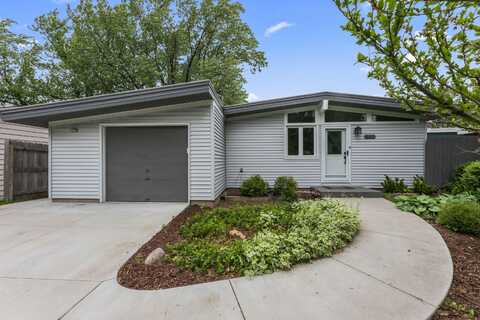 4422 N Glenway St, Wauwatosa, WI 53225