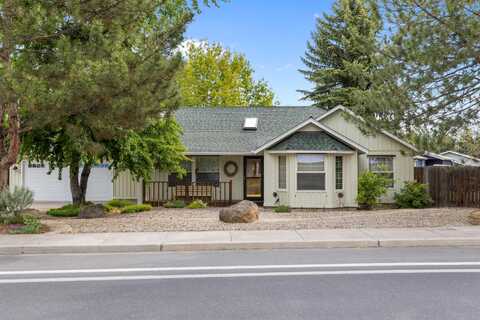 3048 NE Purcell Boulevard, Bend, OR 97701