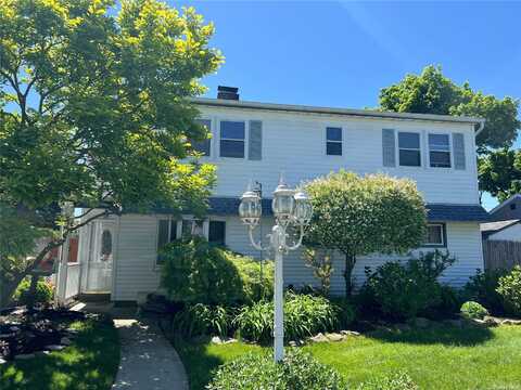 30 Target Lane, Levittown, NY 11756