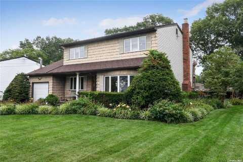 18 Apple Street, Central Islip, NY 11722