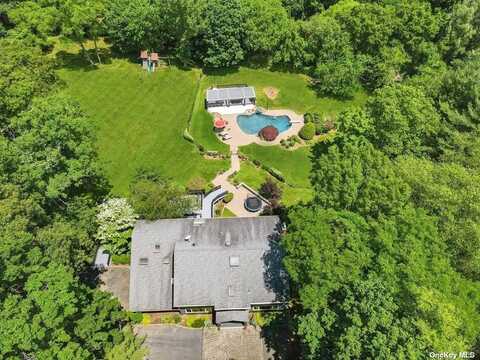 130 Stirrup Lane, Syosset, NY 11791