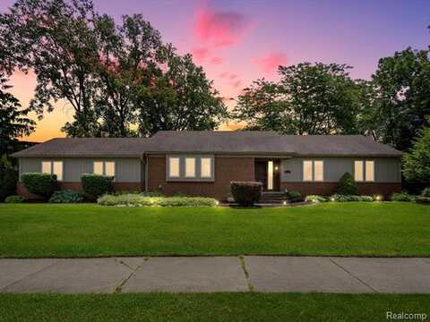 535 LAKES EDGE Drive, Oxford, MI 48371