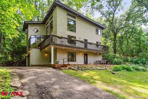 5405 Possum Lane, Orchard Lake, MI 48324