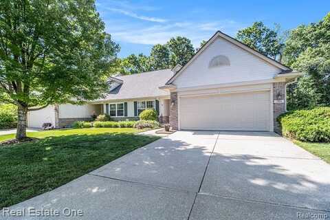 284 FOUR SEASONS Drive, Lake Orion, MI 48360