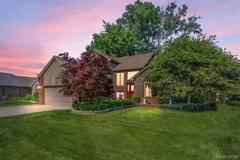 51388 PINEWOOD Drive, Macomb, MI 48042