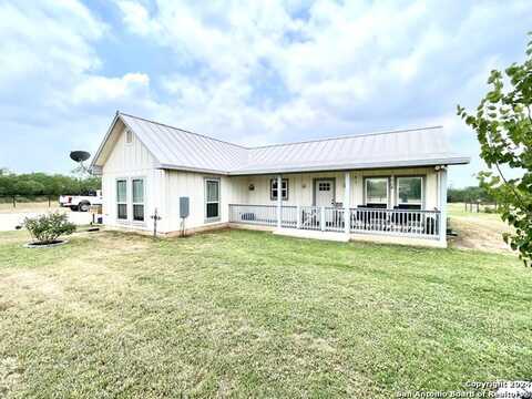 977 Private Road 1688, Moore, TX 78057